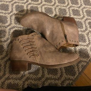 Minnetonka boots. Size 7